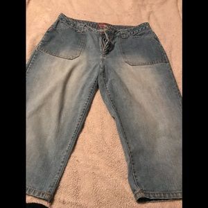 Light Denim Capri pants